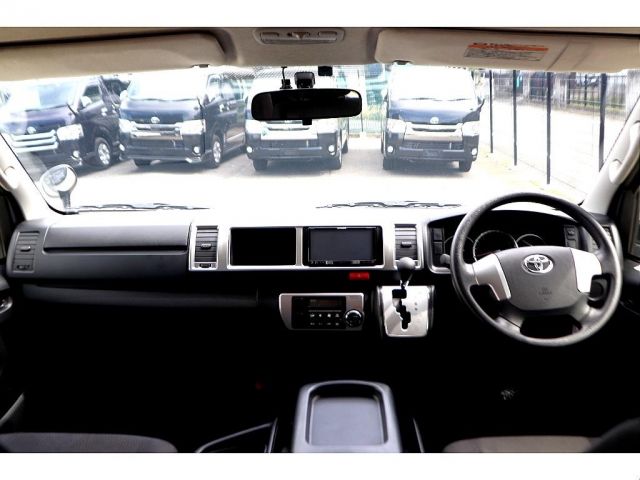 Toyota HIACE VAN 2017-01 11866-1