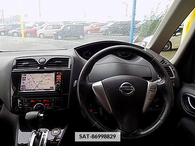 Nissan SERENA 2011-11 377770-1