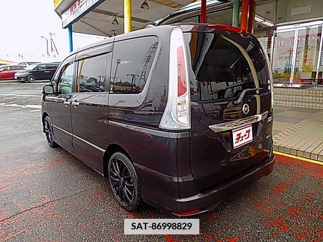 Nissan SERENA 2011-11 377770-8