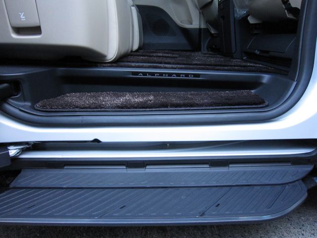 Toyota ALPHARD HYBRID 2023-10 181074-28