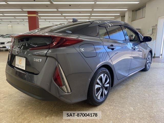 Toyota PRIUS PHV 2017-03 322567-4