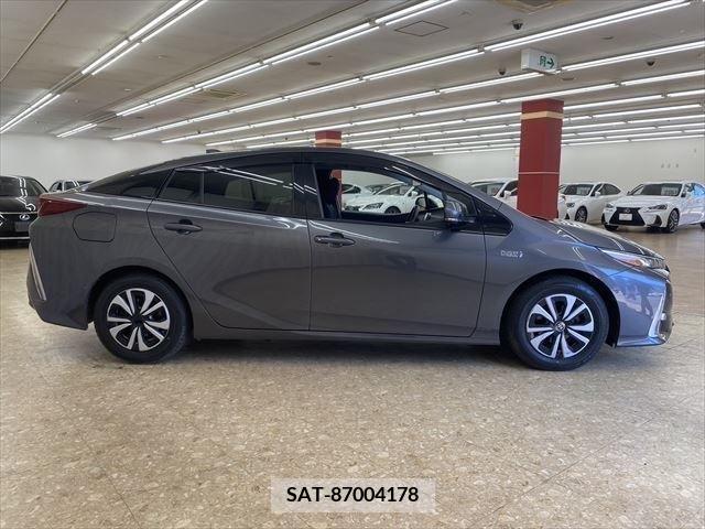 Toyota PRIUS PHV 2017-03 322567-3