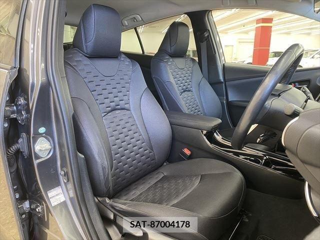 Toyota PRIUS PHV 2017-03 322567-19
