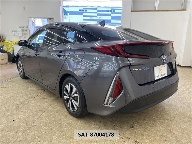 Toyota PRIUS PHV 2017-03 322567-6
