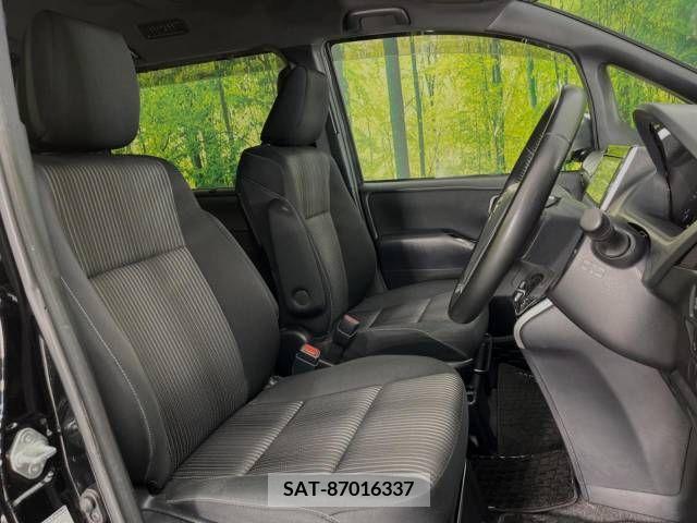 Toyota VOXY 2019-08 370414-8