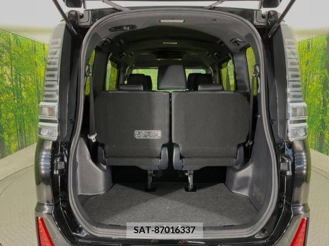 Toyota VOXY 2019-08 370414-11