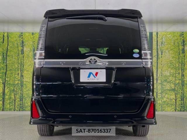 Toyota VOXY 2019-08 370414-16