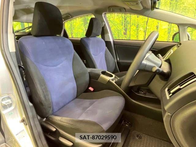 Toyota PRIUS 2013-03 255204-8