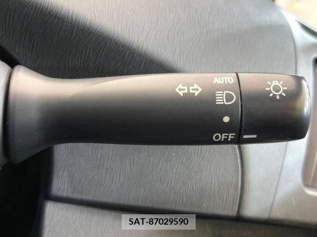Toyota PRIUS 2013-03 255204-6