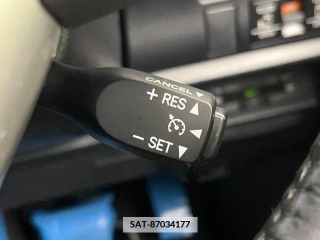 Toyota VOXY 2019-03 380761-6