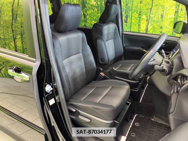 Toyota VOXY 2019-03 380761-8
