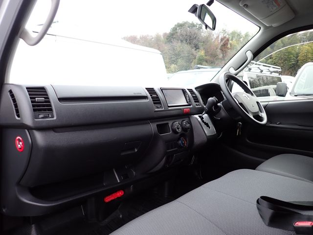 Toyota HIACE VAN 2017-10 24551-19