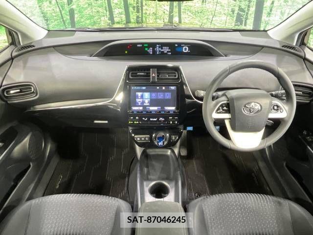 Toyota PRIUS 2017-08 282042-1