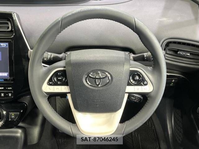 Toyota PRIUS 2017-08 282042-11