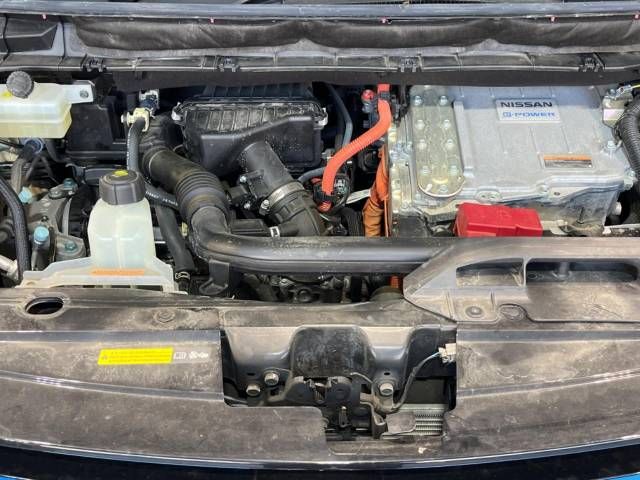 Nissan SERENA 2018-05 190626-18
