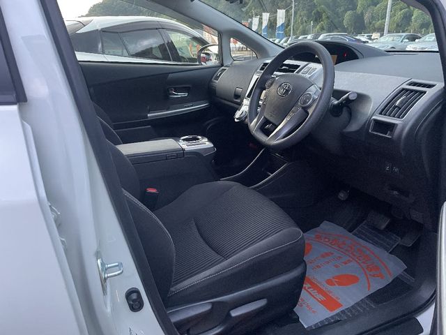 Toyota PRIUS ALPHA 2017-08 17007-4