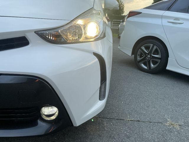 Toyota PRIUS ALPHA 2017-08 17007-27