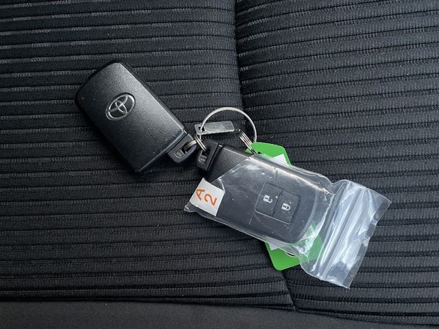Toyota PRIUS ALPHA 2017-08 17007-9