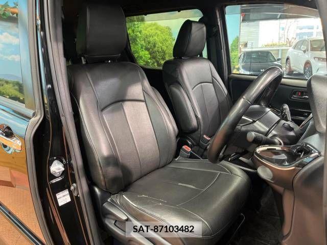 Toyota VOXY 2019-02 218255-11