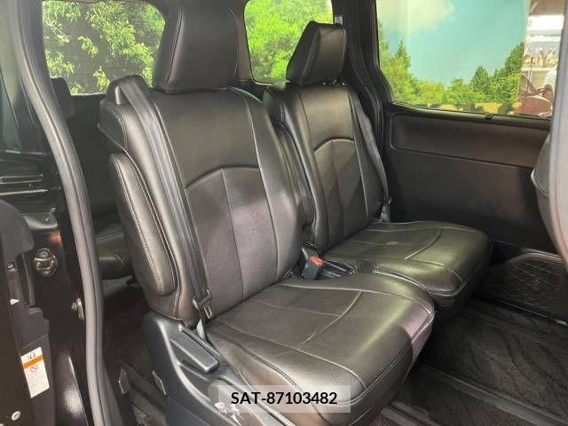 Toyota VOXY 2019-02 218255-12