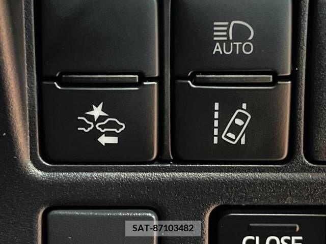 Toyota VOXY 2019-02 218255-7