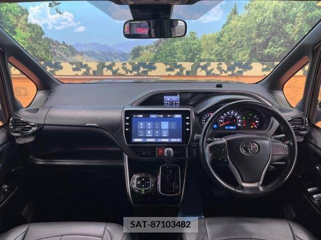 Toyota VOXY 2019-02 218255-1
