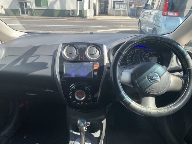 Nissan NOTE 2013-01 1580-1