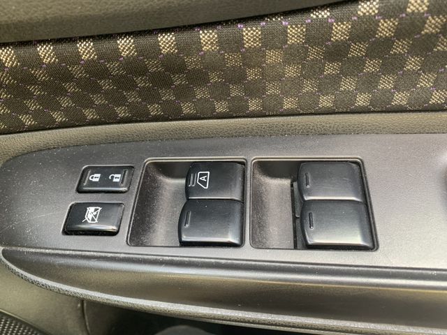 Nissan NOTE 2013-01 1580-21