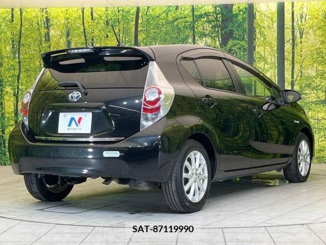 Toyota AQUA 2012-08 356232-17