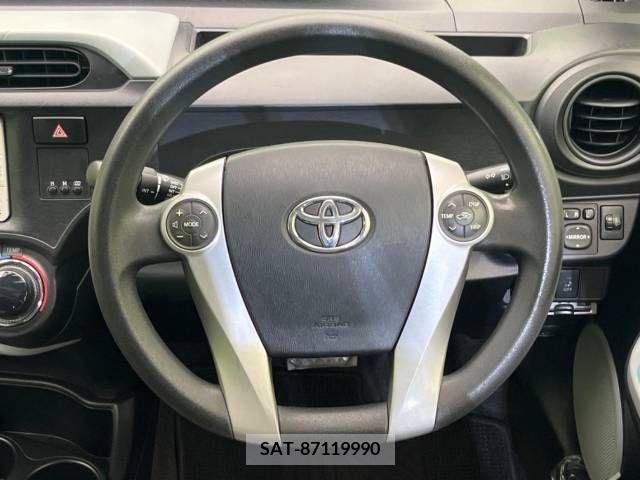 Toyota AQUA 2012-08 356232-11