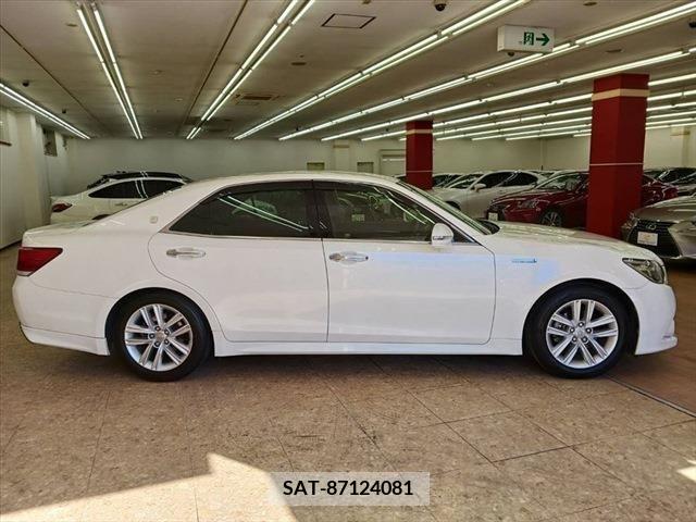 Toyota CROWN SEDAN 2013-07 215387-3