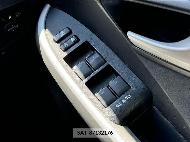 Toyota PRIUS 2012-05 366654-17