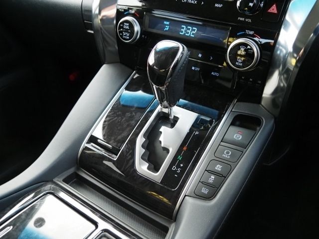 Toyota ALPHARD HYBRID 2020-02 13566-26
