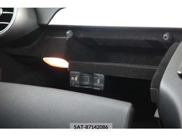 Mercedes Benz C-CLASS 2019-11 332047-22