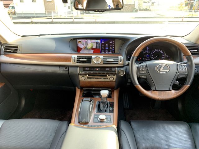 Lexus LS 2017-05 186562-1