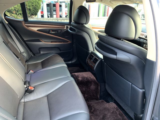 Lexus LS 2017-05 186562-19