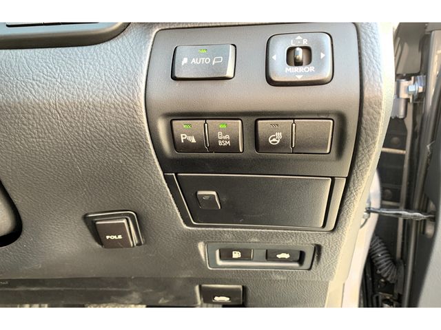 Lexus LS 2017-05 186562-8