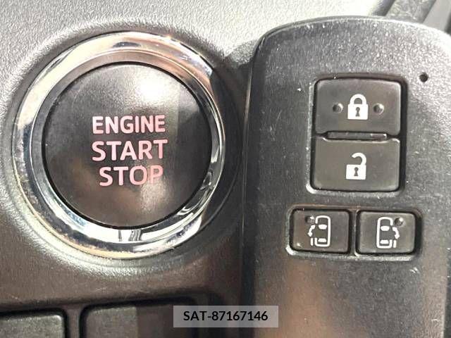 Toyota NOAH 2017-06 365131-6