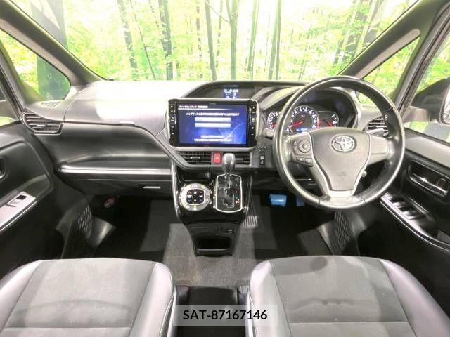 Toyota NOAH 2017-06 365131-1