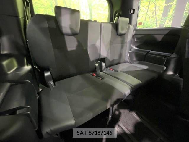 Toyota NOAH 2017-06 365131-10