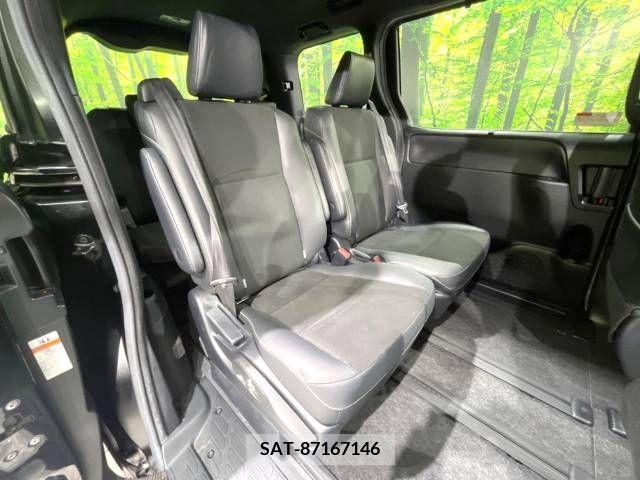 Toyota NOAH 2017-06 365131-9