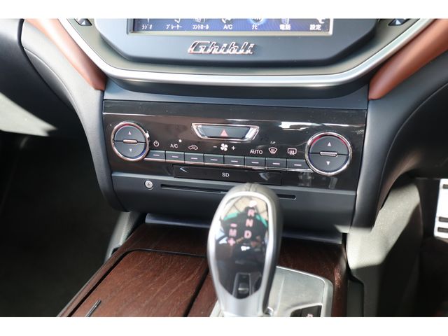 Maserati GHIBLI 2016-06 192837-19