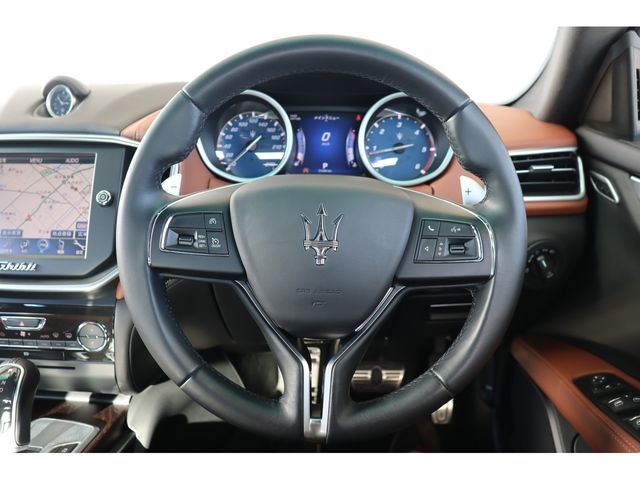 Maserati GHIBLI 2016-06 192837-13