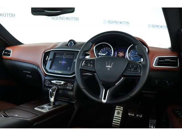 Maserati GHIBLI 2016-06 192837-12