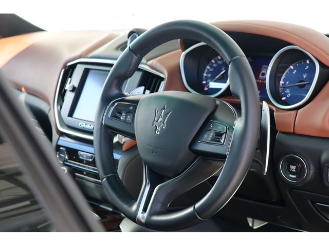Maserati GHIBLI 2016-06 192837-10