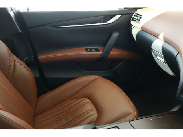 Maserati GHIBLI 2016-06 192837-22