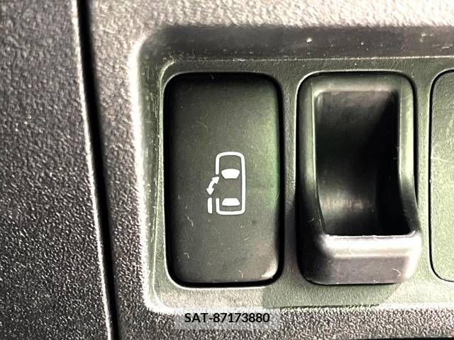 Toyota SIENTA 2015-02 211771-4