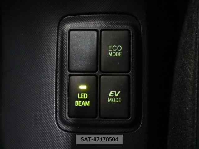 Toyota AQUA 2014-06 329708-18