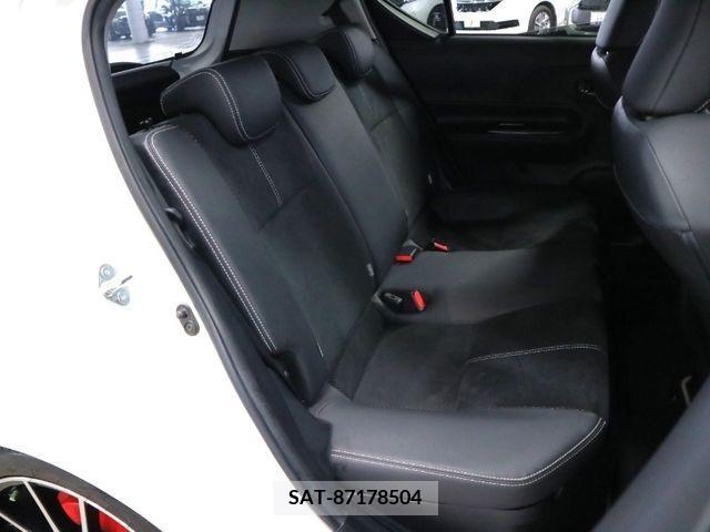 Toyota AQUA 2014-06 329708-12