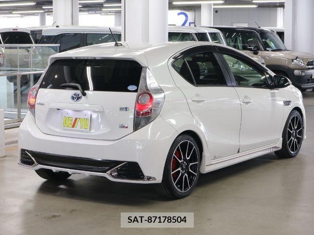 Toyota AQUA 2014-06 329708-1
